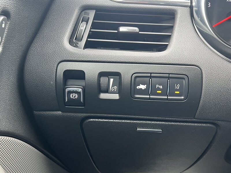 2014 Chevrolet Impala LTZ - Photo 9 - Canton, OH 44707
