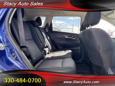 2020 Nissan Rogue SV - Photo 16 - Canton, OH 44707