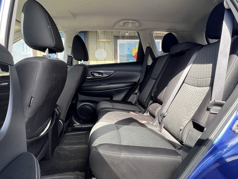 2020 Nissan Rogue SV - Photo 9 - Canton, OH 44707