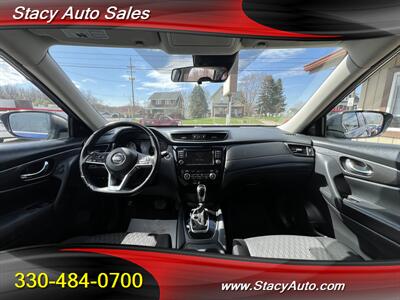 2020 Nissan Rogue SV - Photo 4 - Canton, OH 44707