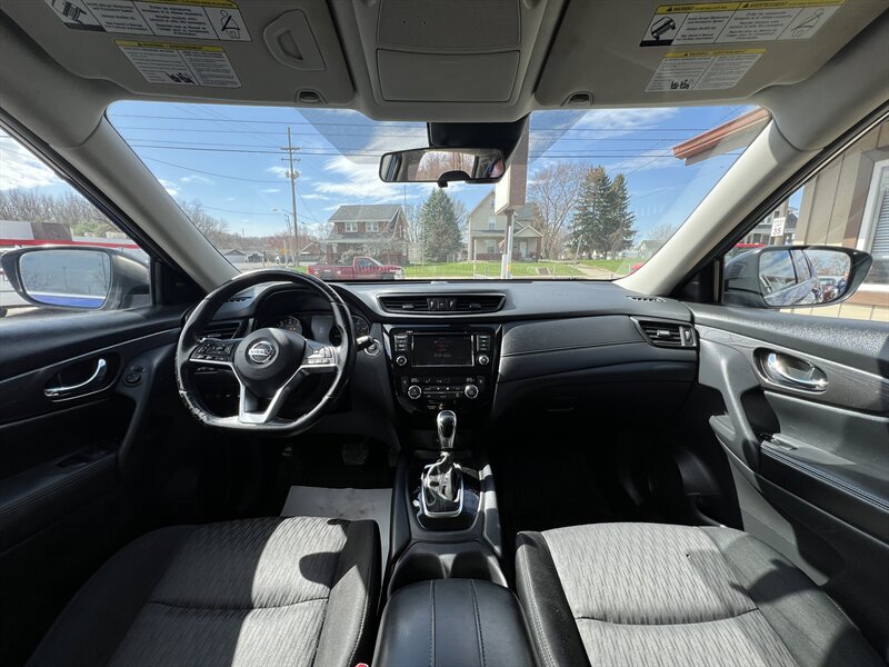 2020 Nissan Rogue SV - Photo 4 - Canton, OH 44707