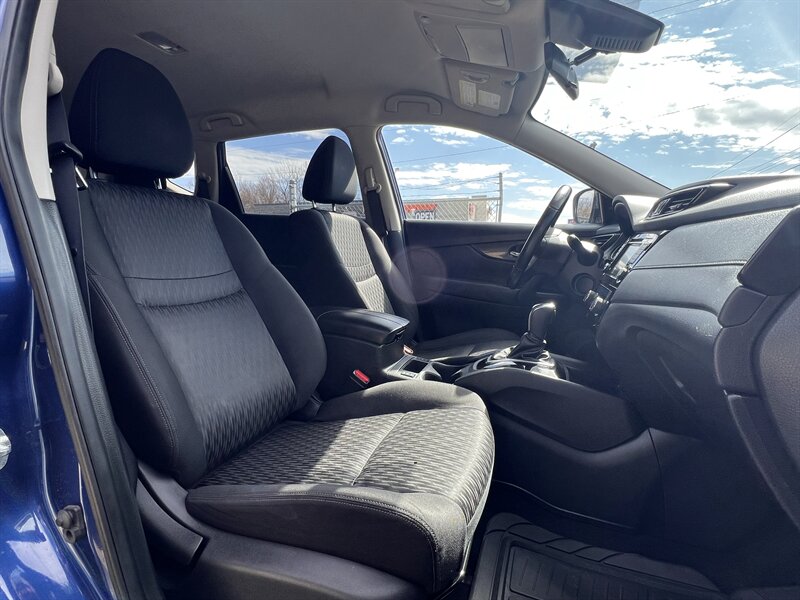 2020 Nissan Rogue SV - Photo 18 - Canton, OH 44707