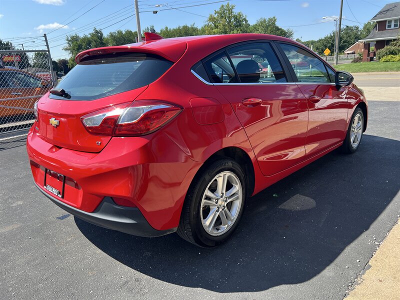 2018 Chevrolet Cruze LT Auto - Photo 12 - Canton, OH 44707