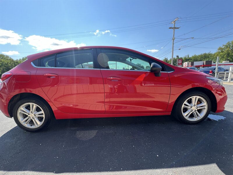 2018 Chevrolet Cruze LT Auto - Photo 13 - Canton, OH 44707
