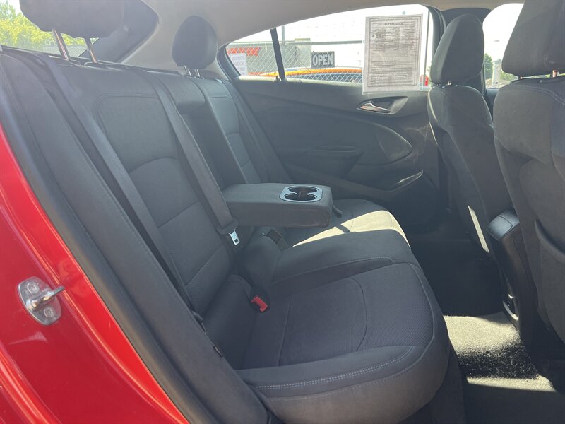 2018 Chevrolet Cruze LT Auto - Photo 14 - Canton, OH 44707