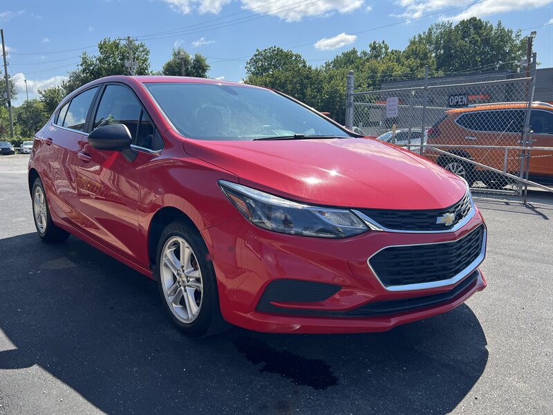 2018 Chevrolet Cruze LT Auto - Photo 17 - Canton, OH 44707