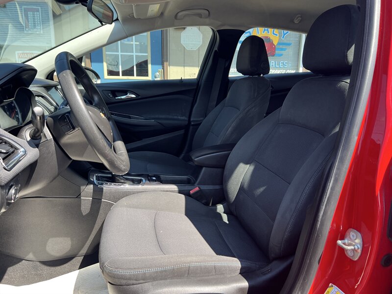 2018 Chevrolet Cruze LT Auto - Photo 3 - Canton, OH 44707