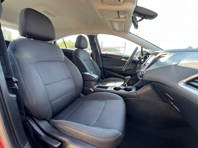 2018 Chevrolet Cruze LT Auto - Photo 16 - Canton, OH 44707