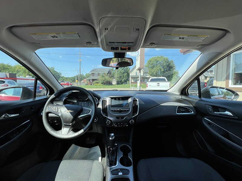 2018 Chevrolet Cruze LT Auto - Photo 5 - Canton, OH 44707
