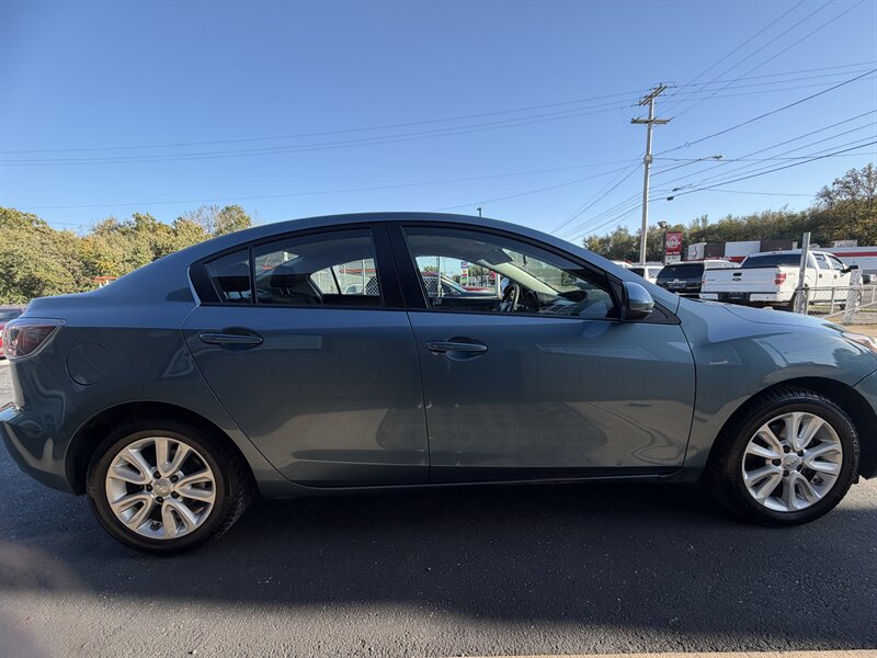 2011 Mazda Mazda3 i Sport - Photo 15 - Canton, OH 44707