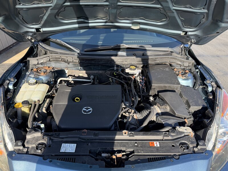2011 Mazda Mazda3 i Sport - Photo 4 - Canton, OH 44707