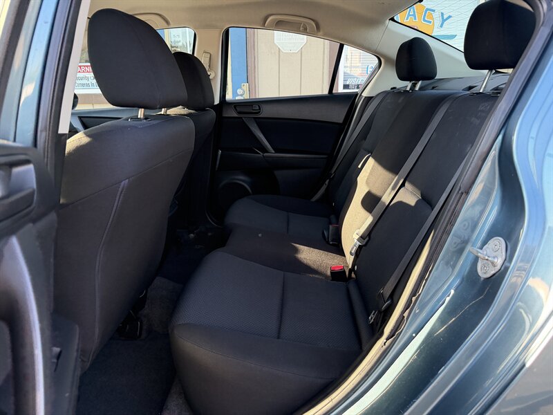 2011 Mazda Mazda3 i Sport - Photo 10 - Canton, OH 44707