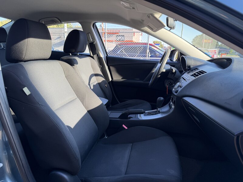 2011 Mazda Mazda3 i Sport - Photo 18 - Canton, OH 44707