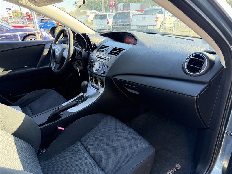 2011 Mazda Mazda3 i Sport - Photo 17 - Canton, OH 44707