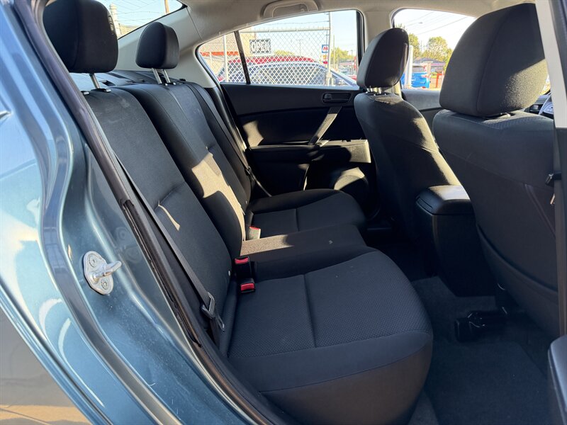 2011 Mazda Mazda3 i Sport - Photo 16 - Canton, OH 44707