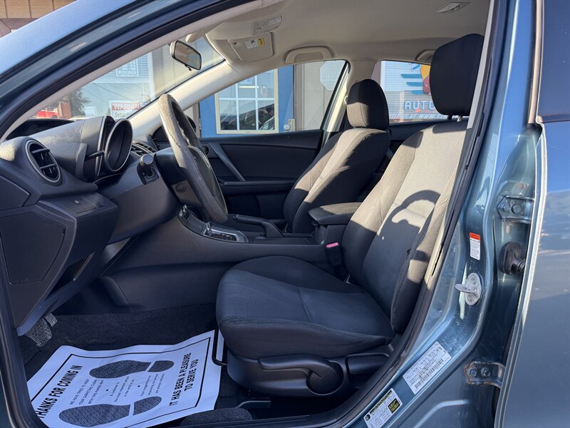 2011 Mazda Mazda3 i Sport - Photo 5 - Canton, OH 44707