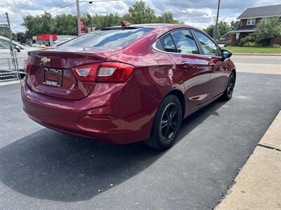 2018 Chevrolet Cruze LT Auto - Photo 13 - Canton, OH 44707