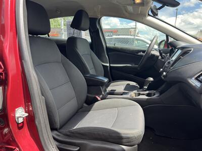 2018 Chevrolet Cruze LT Auto - Photo 16 - Canton, OH 44707