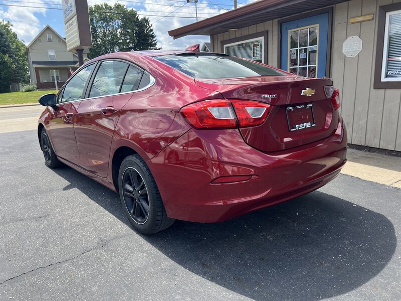 2018 Chevrolet Cruze LT Auto - Photo 11 - Canton, OH 44707