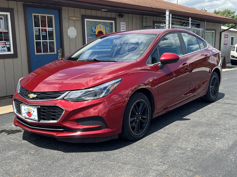 2018 Chevrolet Cruze LT Auto - Photo 2 - Canton, OH 44707