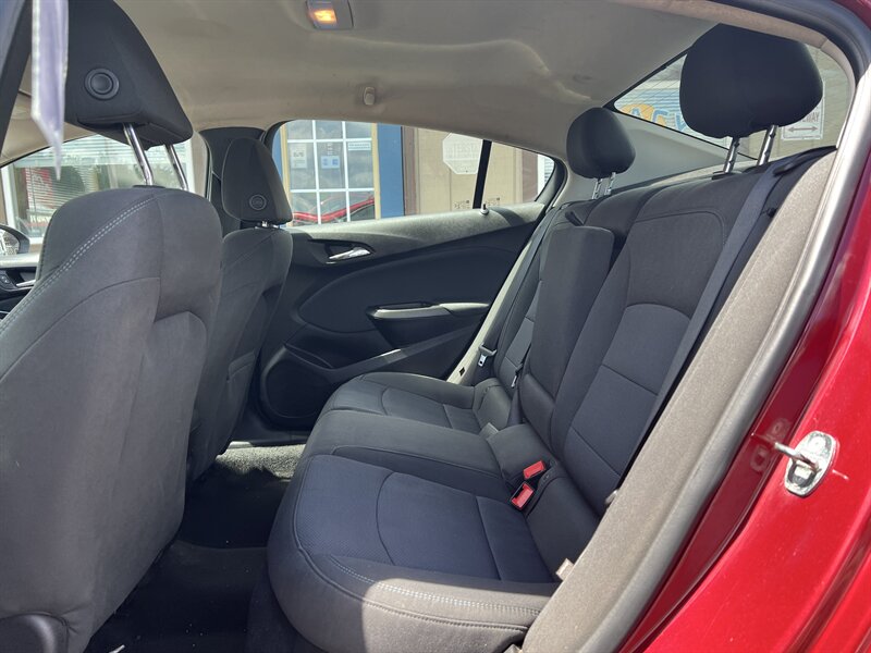 2018 Chevrolet Cruze LT Auto - Photo 10 - Canton, OH 44707