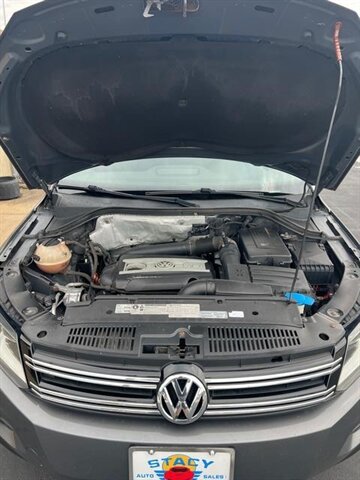 2012 Volkswagen Tiguan SE - Photo 17 - Canton, OH 44707
