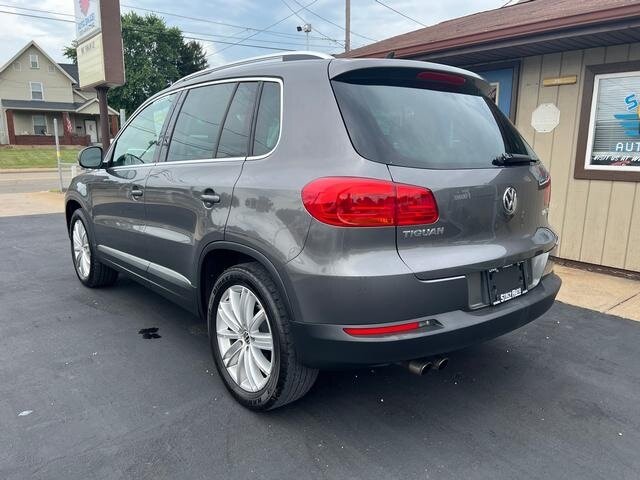 2012 Volkswagen Tiguan SE - Photo 8 - Canton, OH 44707