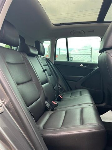 2012 Volkswagen Tiguan SE - Photo 13 - Canton, OH 44707