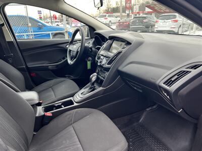 2017 Ford Focus SEL   - Photo 18 - Canton, OH 44707