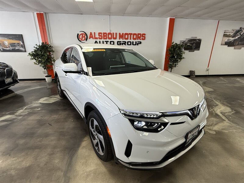 2025 VinFast VF8 Eco AWD