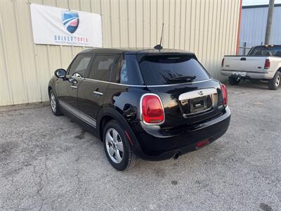 2015 MINI Hardtop 4 Door Cooper   - Photo 8 - Midlothian, TX 76056