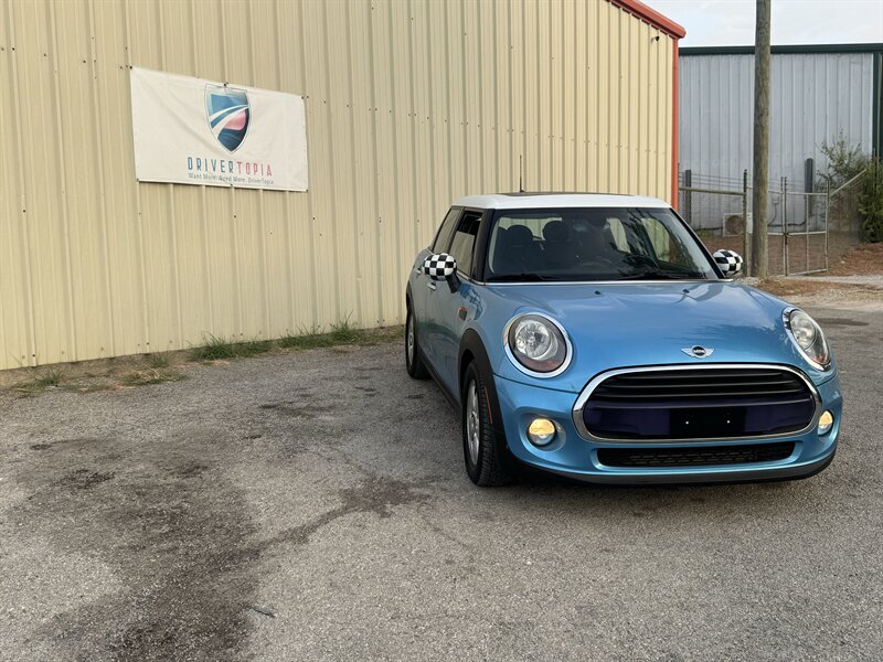 2016 MINI Hardtop 4 Door Cooper   - Photo 1 - Midlothian, TX 76056