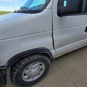 2005 Ford E-Series Van E-350 SD XL   - Photo 2 - Belfield, ND 58622