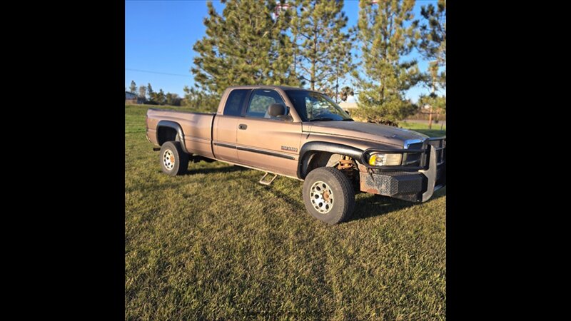 2001 Dodge Ram 2500 ST - Photo 17 - Belfield, ND 58622