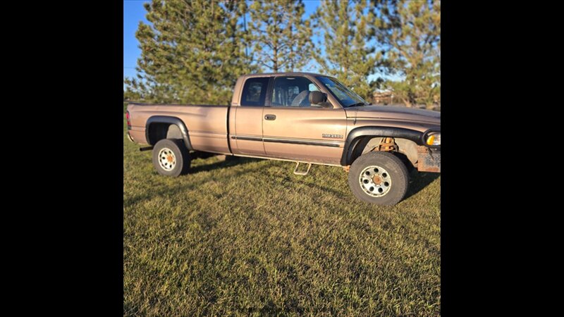 2001 Dodge Ram 2500 ST - Photo 8 - Belfield, ND 58622