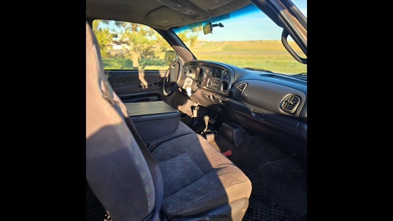2001 Dodge Ram 2500 ST - Photo 30 - Belfield, ND 58622