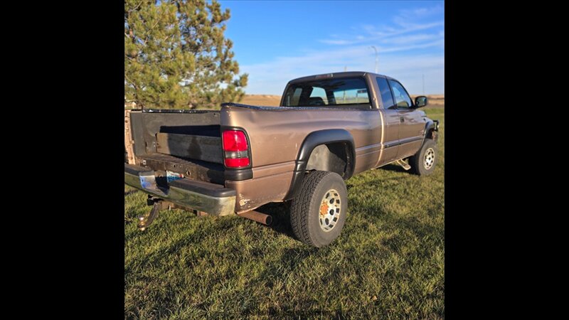 2001 Dodge Ram 2500 ST - Photo 13 - Belfield, ND 58622