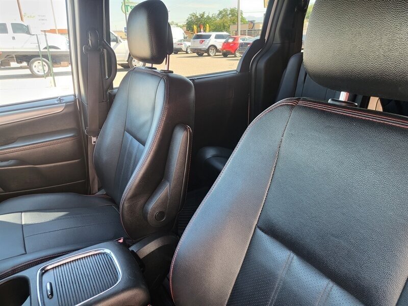 2019 Dodge Grand Caravan GT - Photo 11 - Albuquerque, NM 87107