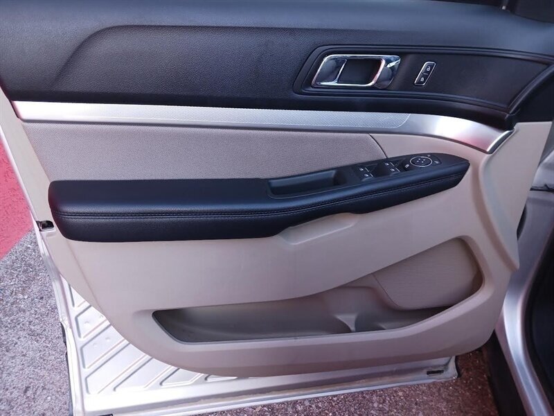 2018 Ford Explorer - Photo 8 - Albuquerque, NM 87107