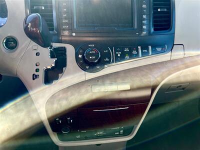 2014 Toyota Sienna XLE 7-Passenger   - Photo 17 - Albuquerque, NM 87107