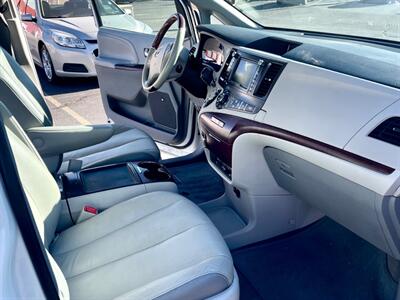 2014 Toyota Sienna XLE 7-Passenger   - Photo 30 - Albuquerque, NM 87107