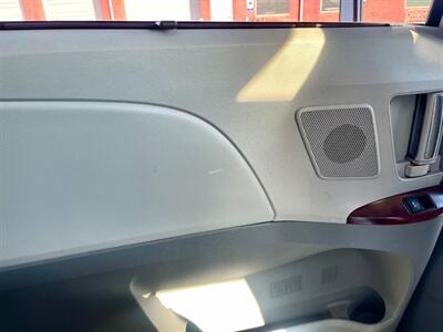 2014 Toyota Sienna XLE 7-Passenger   - Photo 31 - Albuquerque, NM 87107