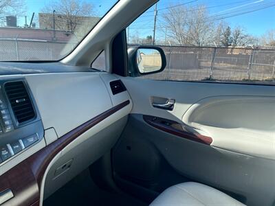 2014 Toyota Sienna XLE 7-Passenger   - Photo 20 - Albuquerque, NM 87107