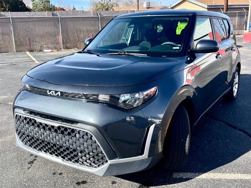2023 Kia Soul LX's photo