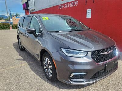 2023 Chrysler Pacifica Plug-In Hybrid Touring L   - Photo 9 - Albuquerque, NM 87107