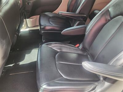 2023 Chrysler Pacifica Plug-In Hybrid Touring L   - Photo 14 - Albuquerque, NM 87107
