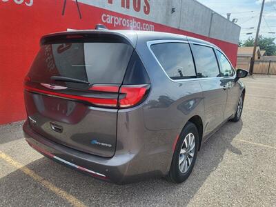 2023 Chrysler Pacifica Plug-In Hybrid Touring L   - Photo 2 - Albuquerque, NM 87107