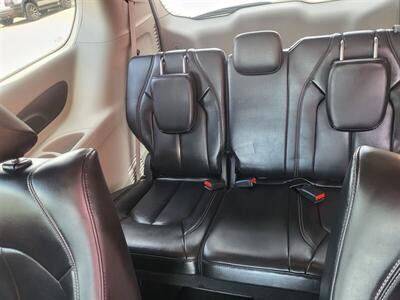 2023 Chrysler Pacifica Plug-In Hybrid Touring L   - Photo 11 - Albuquerque, NM 87107