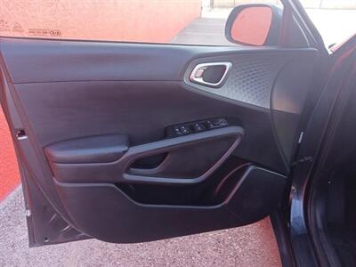 2020 Kia Soul LX   - Photo 8 - Albuquerque, NM 87107