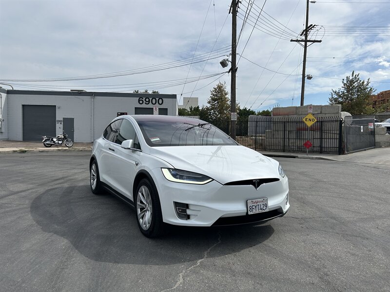 2018 Tesla Model X 75D - Photo 6 - Canoga Park, CA 91303